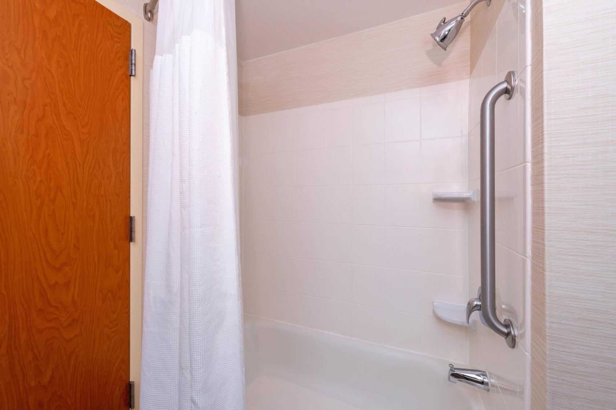 Fairfield Inn & Suites Greensboro Wendover Eksteriør bilde