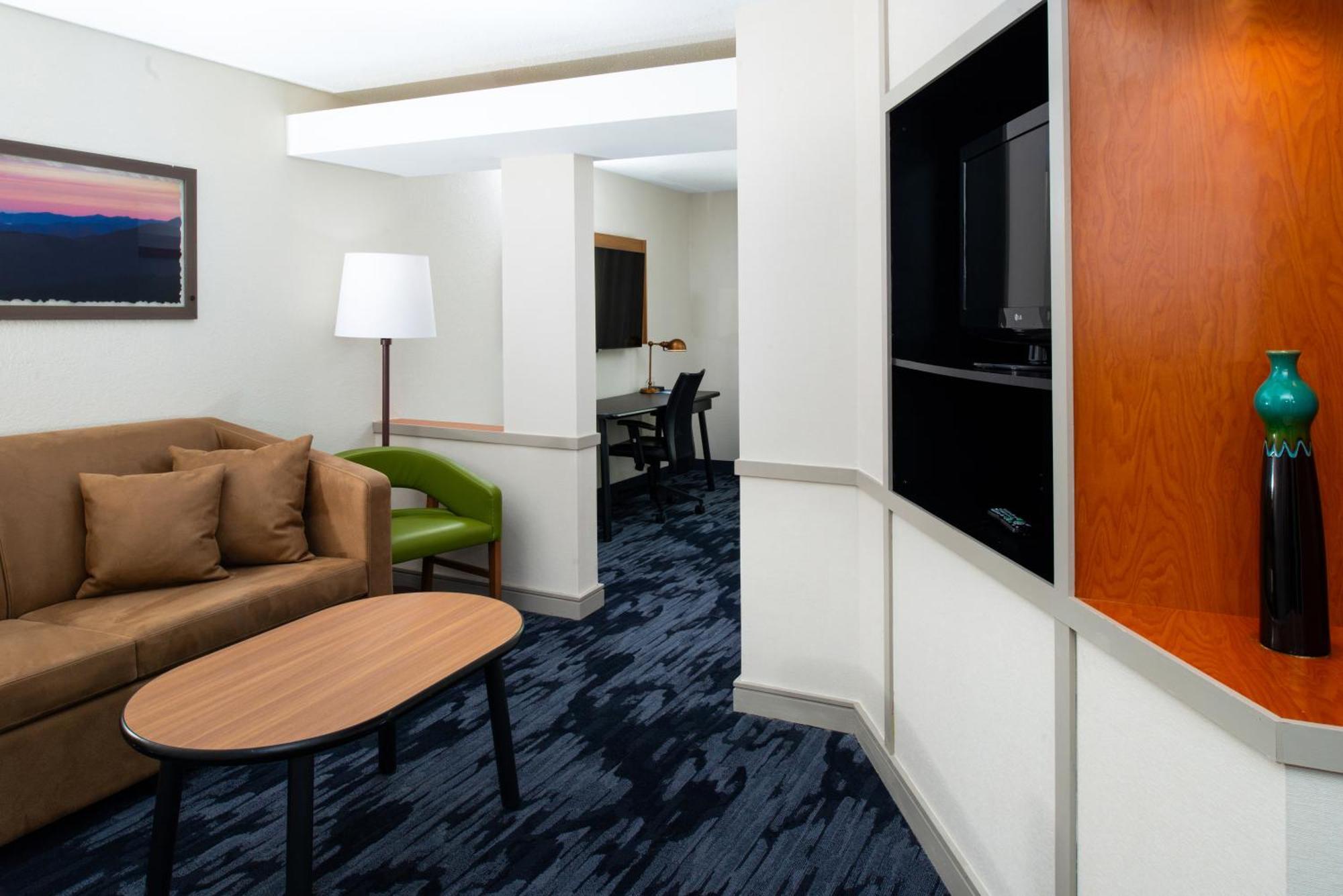 Fairfield Inn & Suites Greensboro Wendover Eksteriør bilde