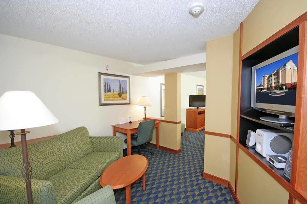 Fairfield Inn & Suites Greensboro Wendover Eksteriør bilde